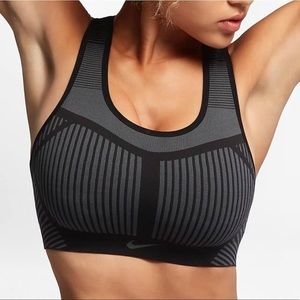 Nike FE/NOM Flyknit Sports Bra L Black/Grey